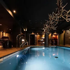 Avenue Hotel