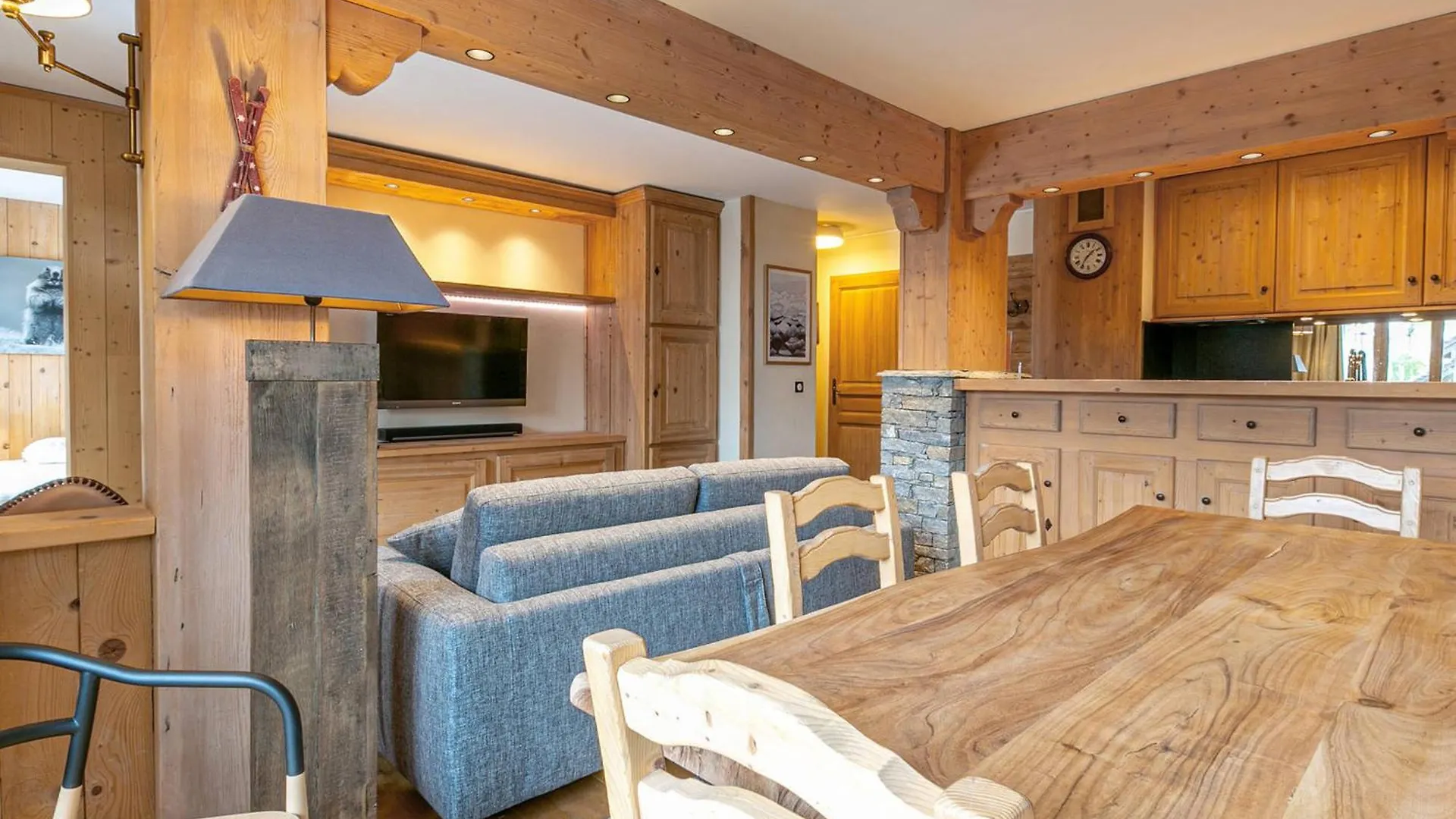 Apartment Appartement Haut De Gamme Avec Terrasse Et Acces Skis Aux Pieds A Val-D'Isere - Fr-1-694-206